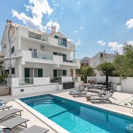 In Arbanija With Sea View, Terrace, Air Conditioning, Wifi 5139-3