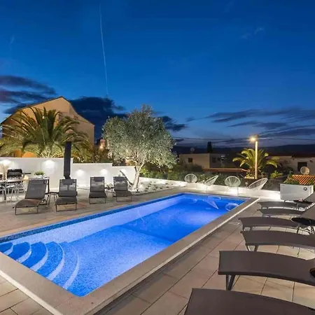 In Arbanija With Sea View, Terrace, Air Conditioning, Wifi 5139-3 Lejlighed