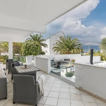 In Arbanija With Sea View, Terrace, Air Conditioning, Wifi 5139-3