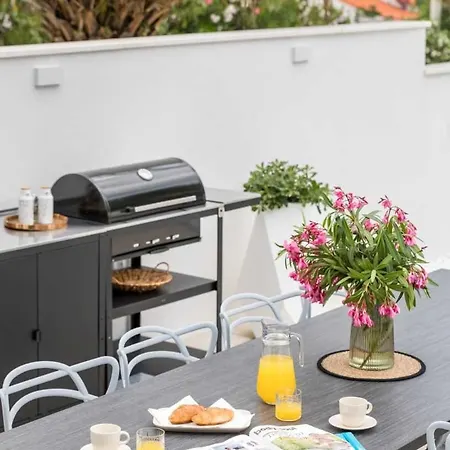 شقة In Arbanija With Sea View, Terrace, Air Conditioning, Wifi 5139-3 تروغير