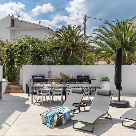 In Arbanija With Sea View, Terrace, Air Conditioning, Wifi 5139-3 * 特罗吉尔