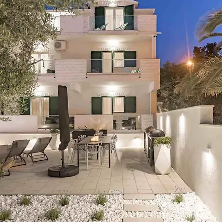 In Arbanija With Sea View, Terrace, Air Conditioning, Wifi 5139-3 公寓 *