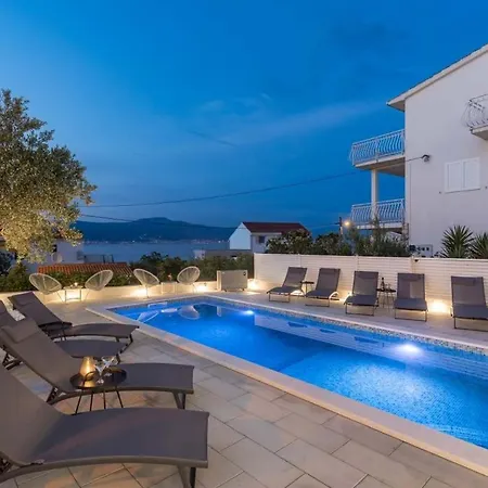 公寓 In Arbanija With Sea View, Terrace, Air Conditioning, Wifi 5139-3 *