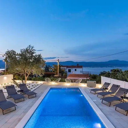 In Arbanija With Sea View, Terrace, Air Conditioning, Wifi 5139-3 *