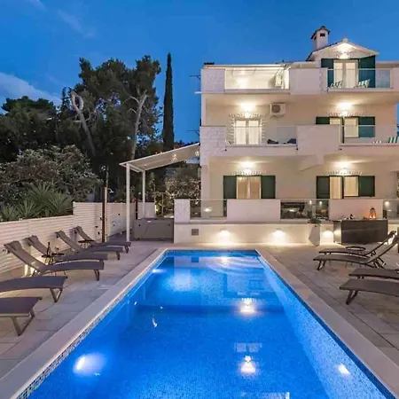 In Arbanija With Sea View, Terrace, Air Conditioning, Wifi 5139-3 公寓