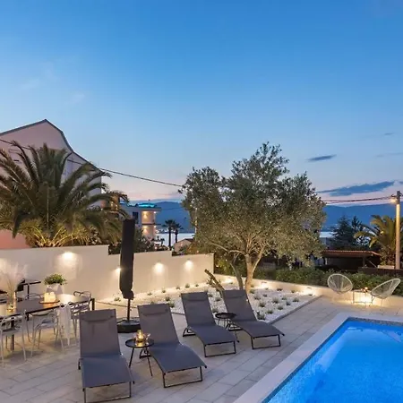 In Arbanija With Sea View, Terrace, Air Conditioning, Wifi 5139-3 * 特罗吉尔