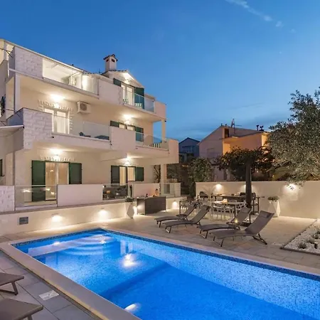 公寓 In Arbanija With Sea View, Terrace, Air Conditioning, Wifi 5139-3 *