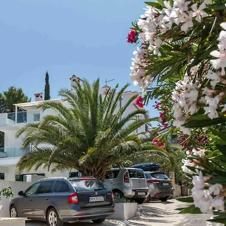 In Arbanija With Sea View, Terrace, Air Conditioning, Wifi 5139-3 公寓