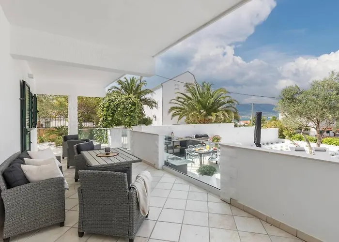 In Arbanija With Sea View, Terrace, Air Conditioning, Wifi 5139-3