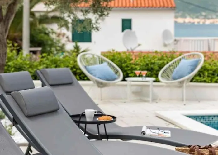 In Arbanija With Sea View, Terrace, Air Conditioning, Wifi 5139-3 *