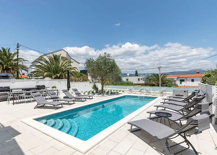 In Arbanija With Sea View, Terrace, Air Conditioning, Wifi 5139-3 Appartement