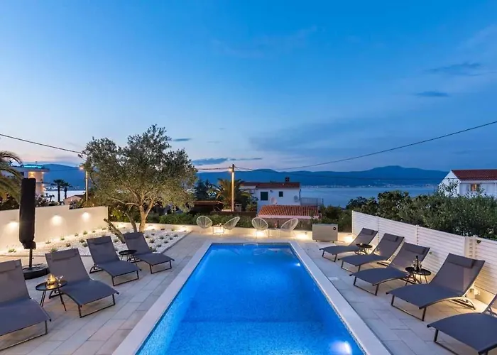 In Arbanija With Sea View, Terrace, Air Conditioning, Wifi 5139-3 *