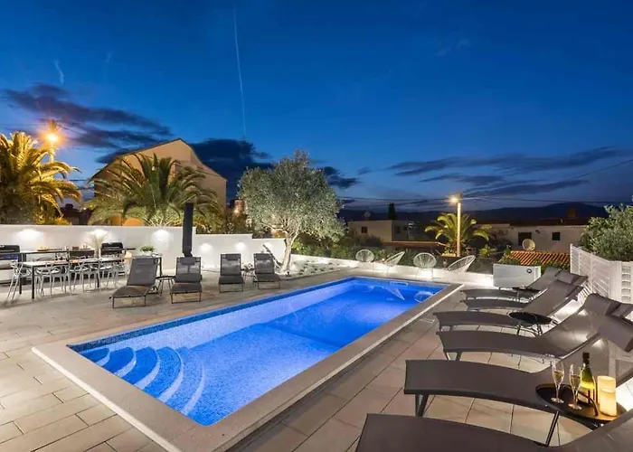 In Arbanija With Sea View, Terrace, Air Conditioning, Wifi 5139-3 Appartement