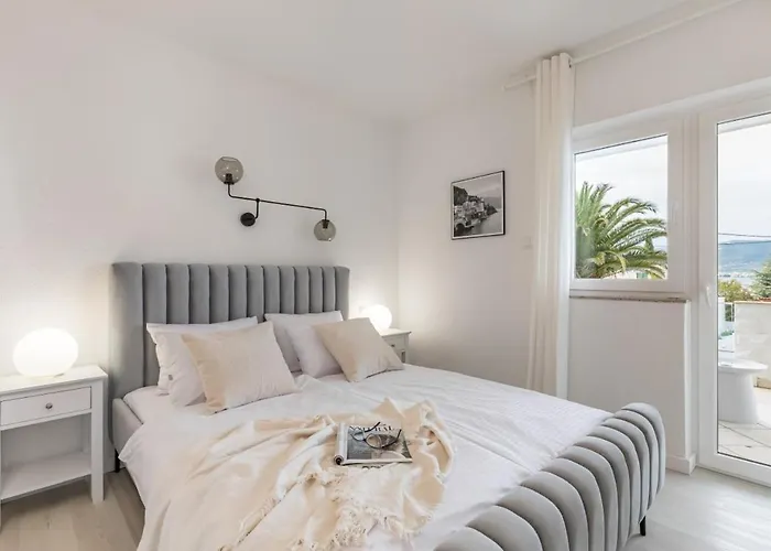 Appartement In Arbanija With Sea View, Terrace, Air Conditioning, Wifi 5139-3 Trogir